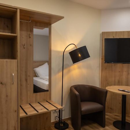 Hln Apartments Am Bahnhof Саарбрюкен Екстериор снимка