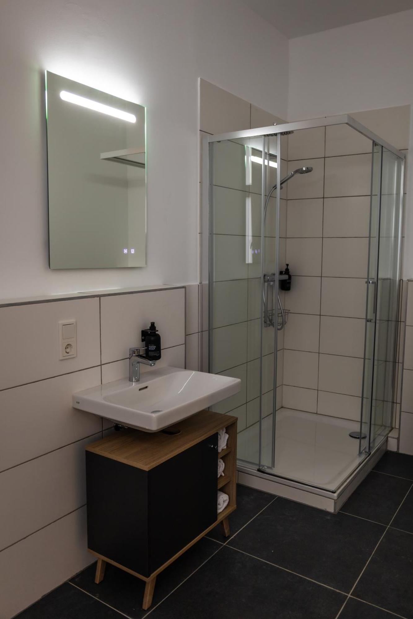 Hln Apartments Am Bahnhof Саарбрюкен Екстериор снимка