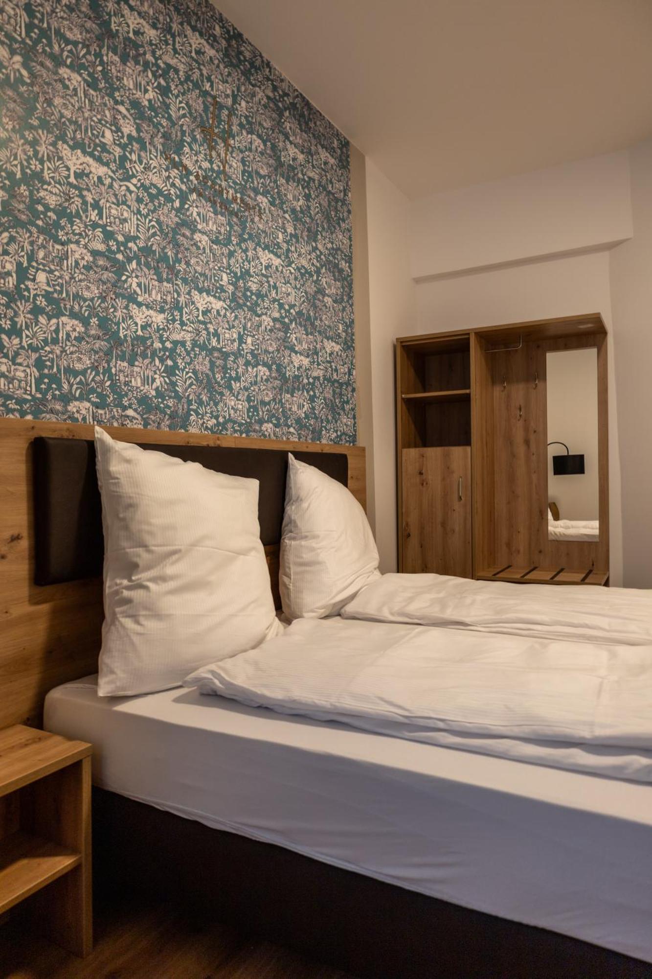 Hln Apartments Am Bahnhof Саарбрюкен Екстериор снимка