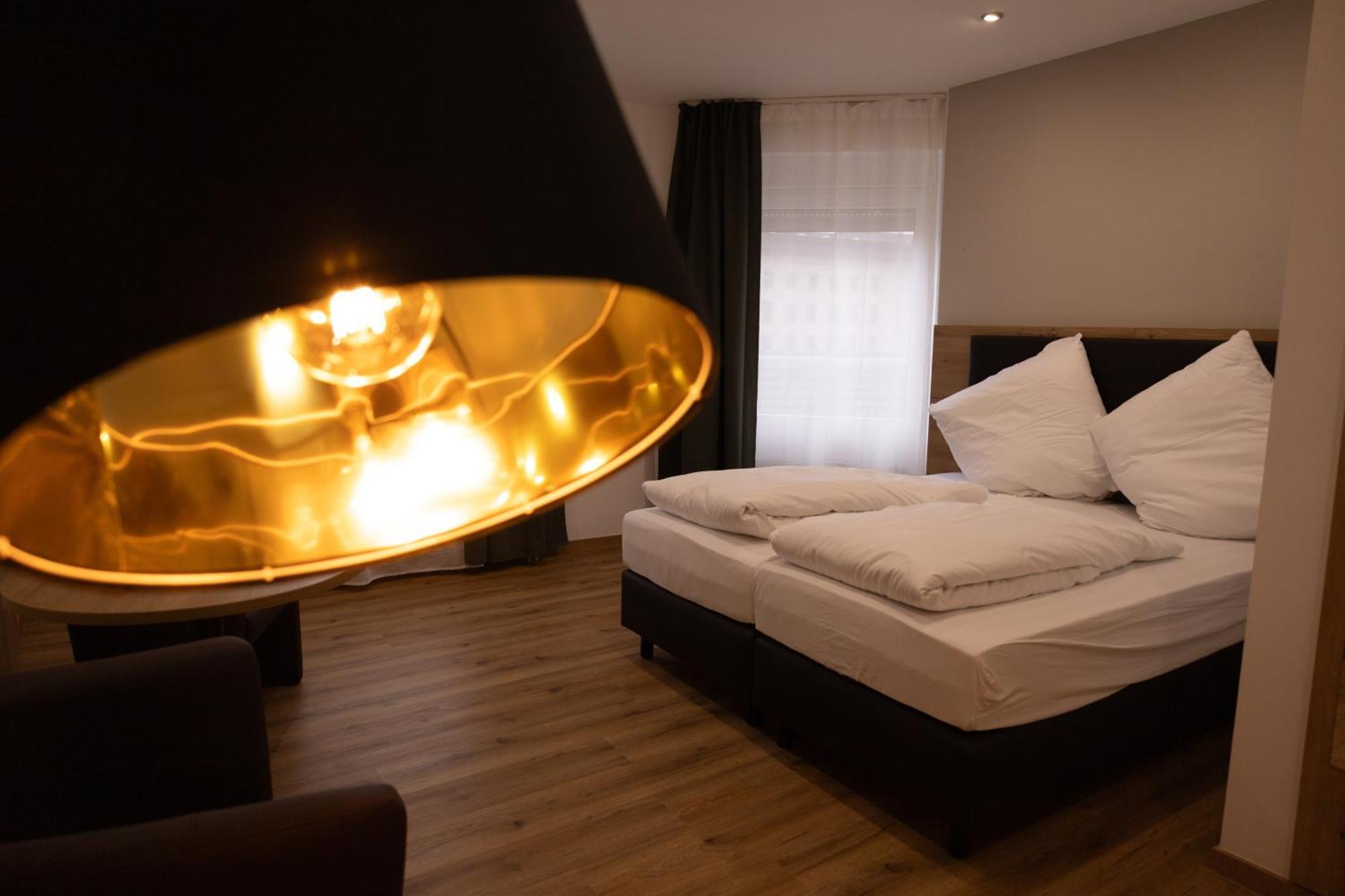 Hln Apartments Am Bahnhof Саарбрюкен Екстериор снимка