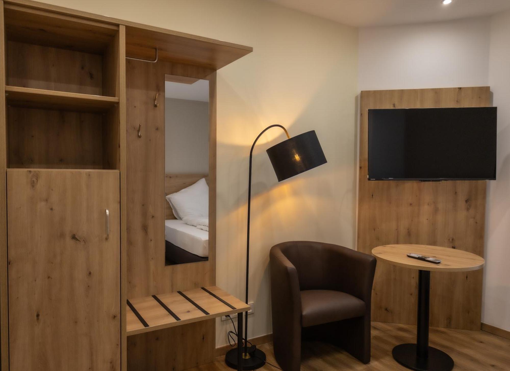 Hln Apartments Am Bahnhof Саарбрюкен Екстериор снимка